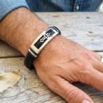 PULSERA CRUZ CUERO Y PLATA