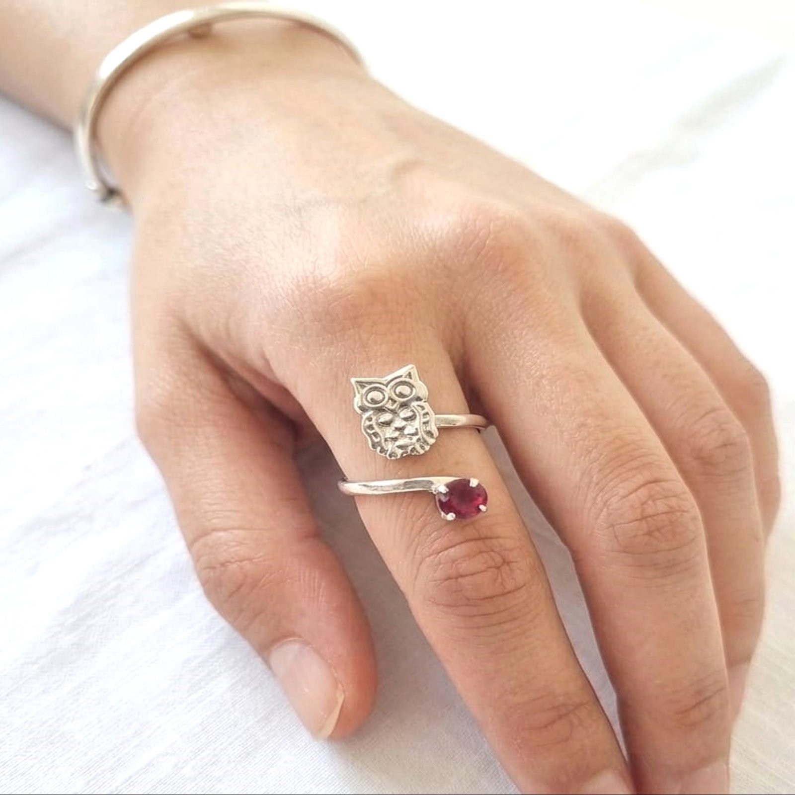 página14 ANILLO BÚHO y ZIRCÓN Fucsia - Imagen 1